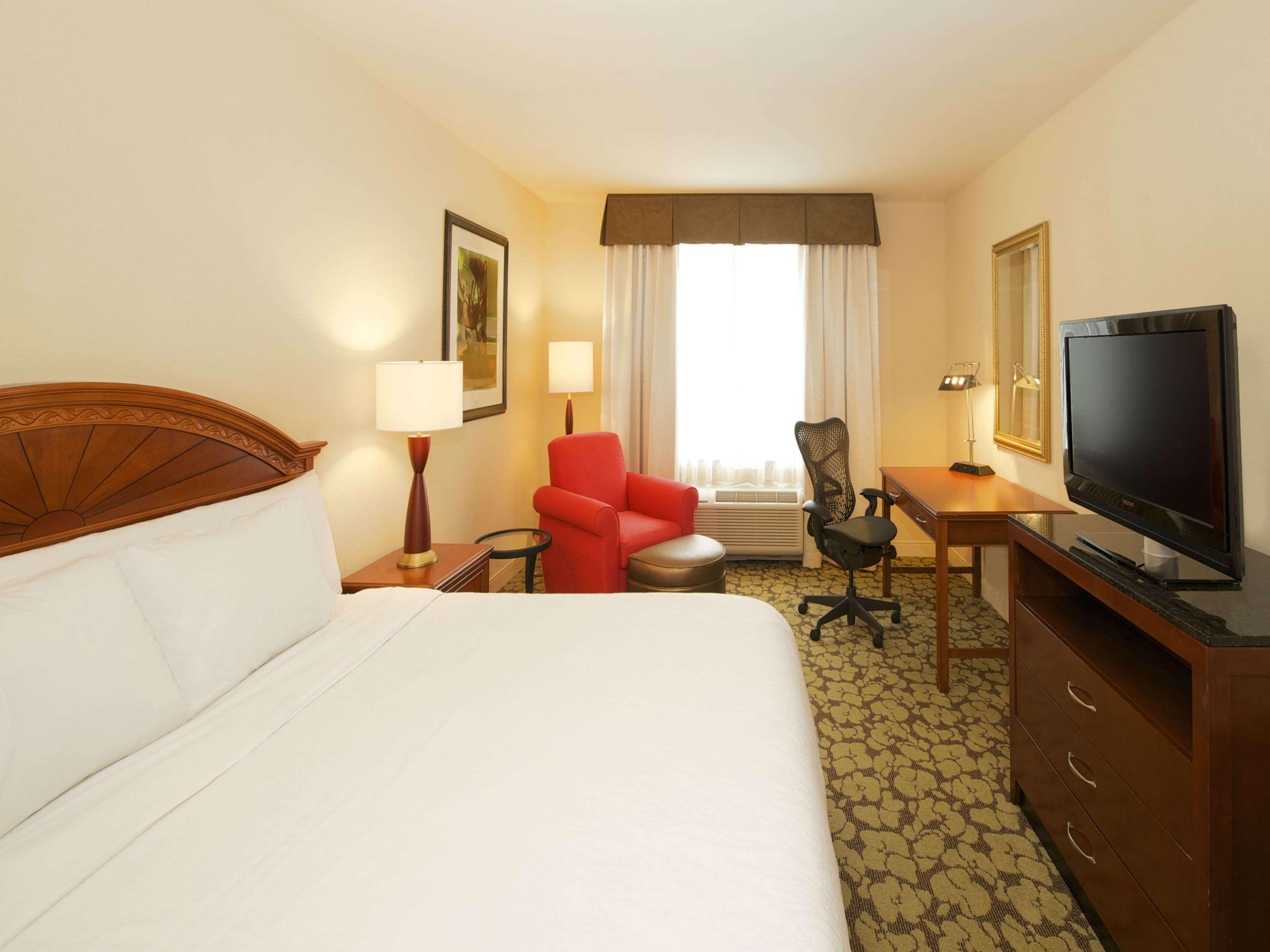 Hilton Garden Inn Virginia Beach Town Center Buitenkant foto